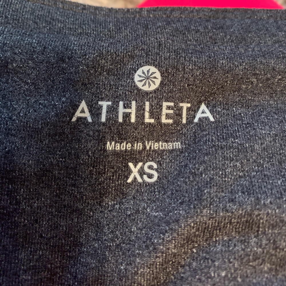 ATHLETA pink Capri XS like new